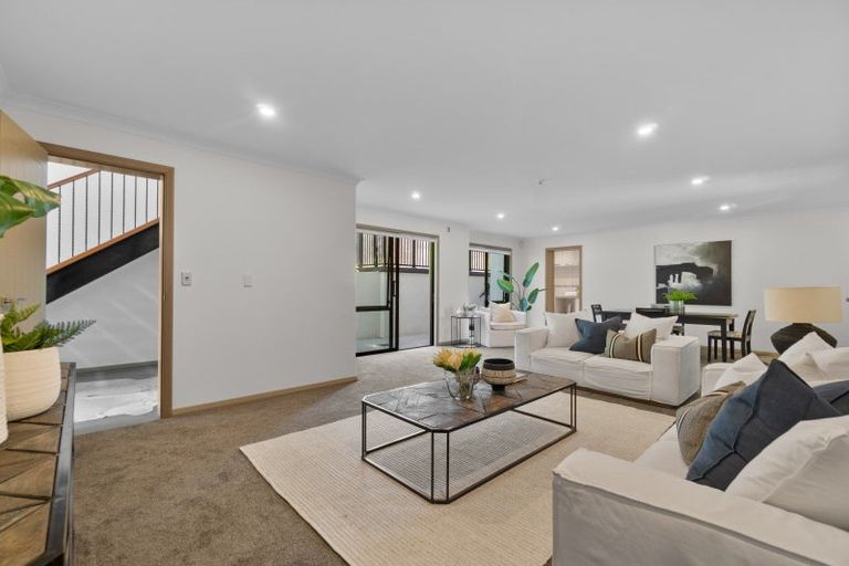 Photo of property in 4 Glenoaks Rise, Mellons Bay, Auckland, 2014