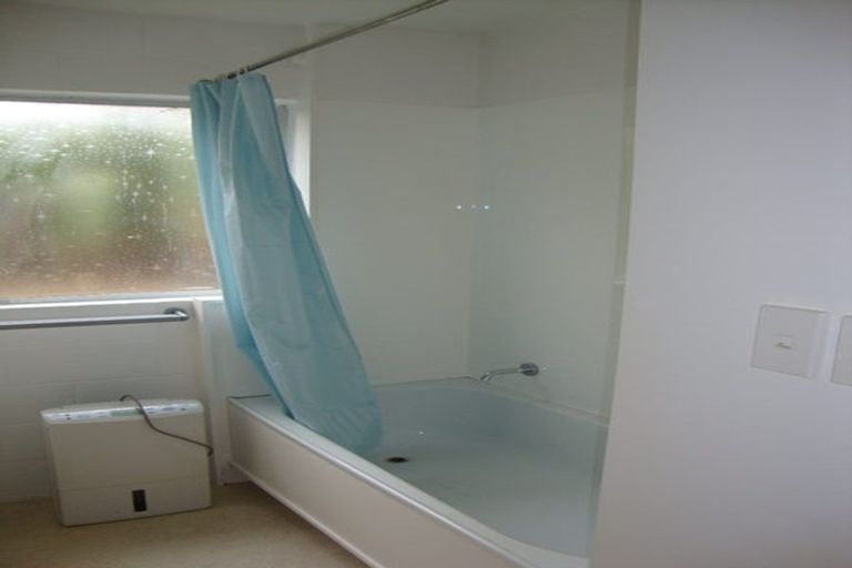 Photo of property in 2/201 Derwent Street, Island Bay, Wellington, 6023