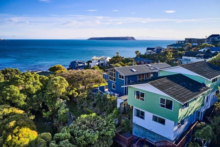 Photo of property in 18 Gordon Road, Plimmerton, Porirua, 5026