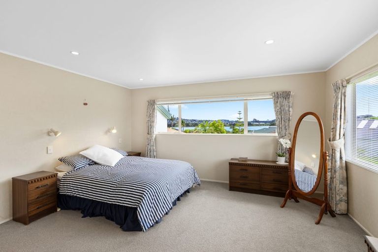 Photo of property in 6 Settlers Grove, Orewa, 0931