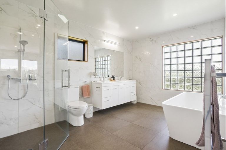 Photo of property in 903 Old North Road, Waimauku, 0882