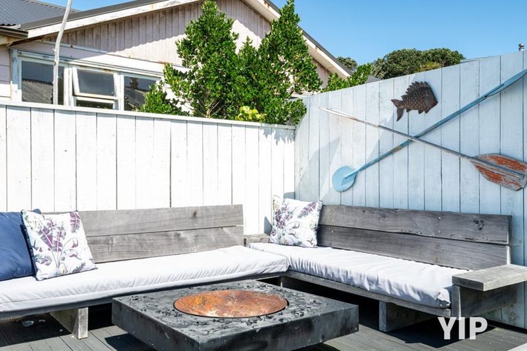 Photo of property in 30 Pukerua Beach Road, Pukerua Bay, 5026