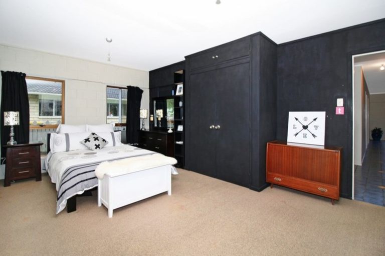 Photo of property in 49 Cumberland Street, Merrilands, New Plymouth, 4312