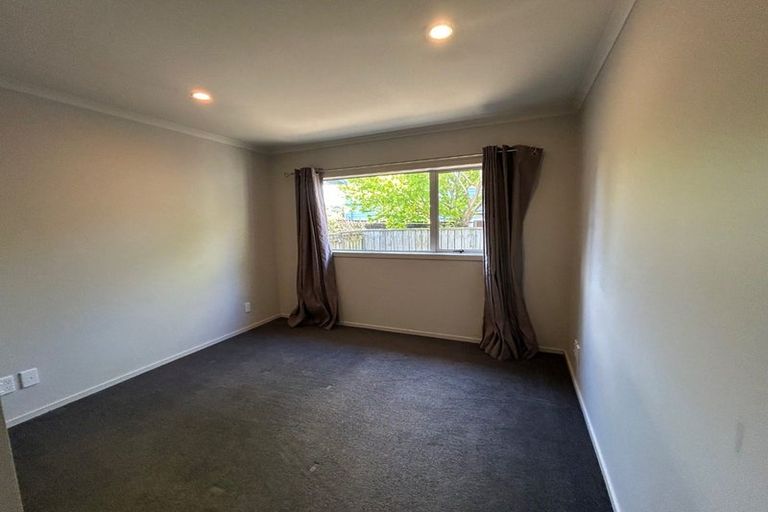 Photo of property in 6 Routeburn Avenue, Aotea, Porirua, 5024