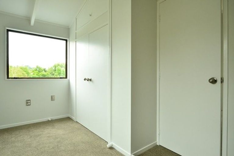 Photo of property in 12 Midgley Road, West Harbour, Auckland, 0618