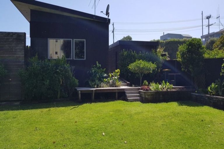 Photo of property in 2 Wairau Road, Oakura, 4314