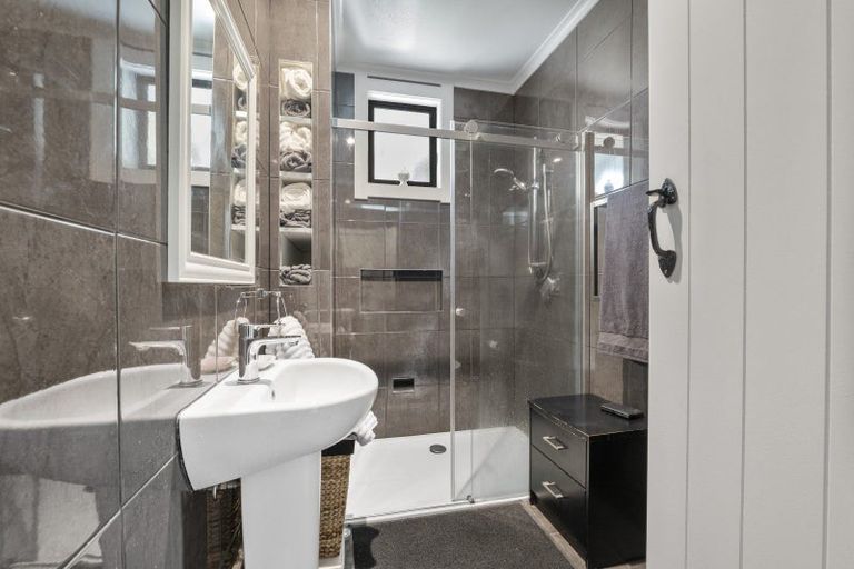 Photo of property in 17 Graham Street, Eltham, 4322