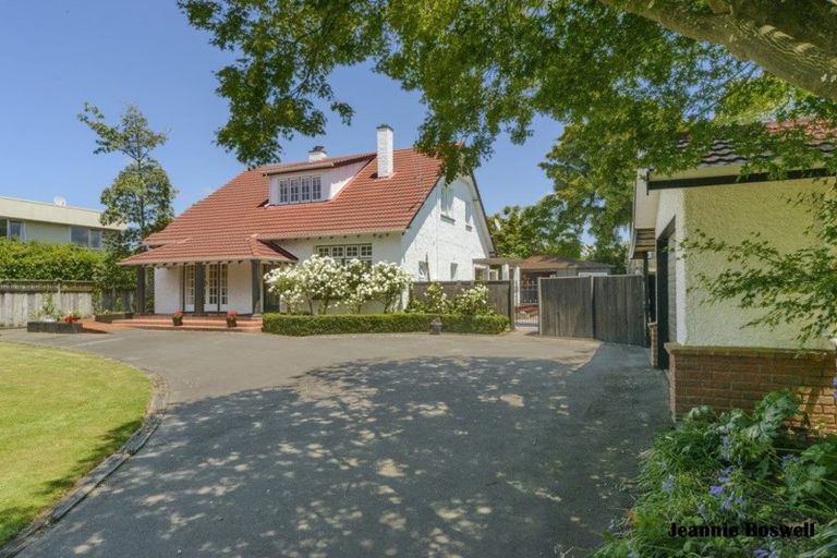 Photo of property in 220 Victoria Avenue, Hokowhitu, Palmerston North, 4410