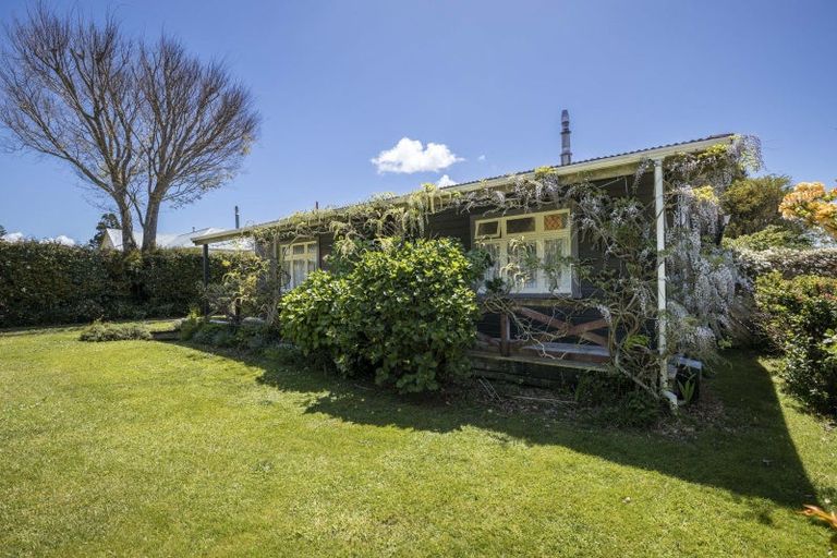 Photo of property in 6 Tawa Street, Inglewood, 4330