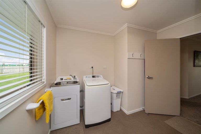 Photo of property in 8 Larlin Heights, Hawera, 4675