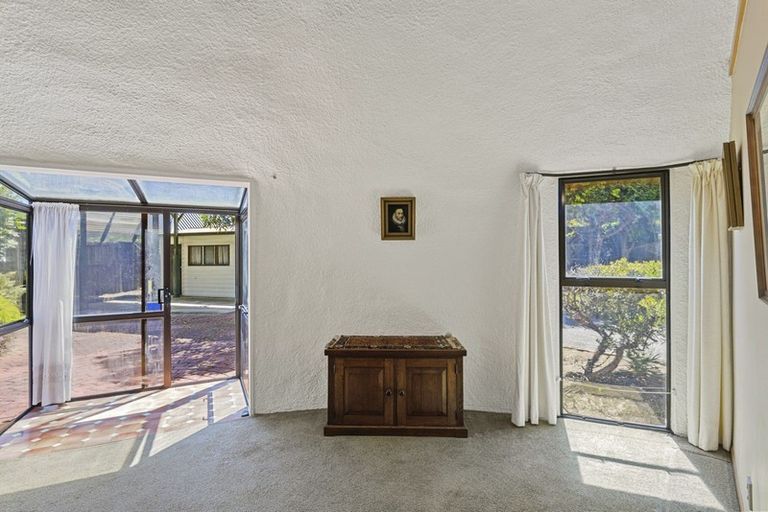 Photo of property in 254 Memorial Avenue, Burnside, Christchurch, 8053