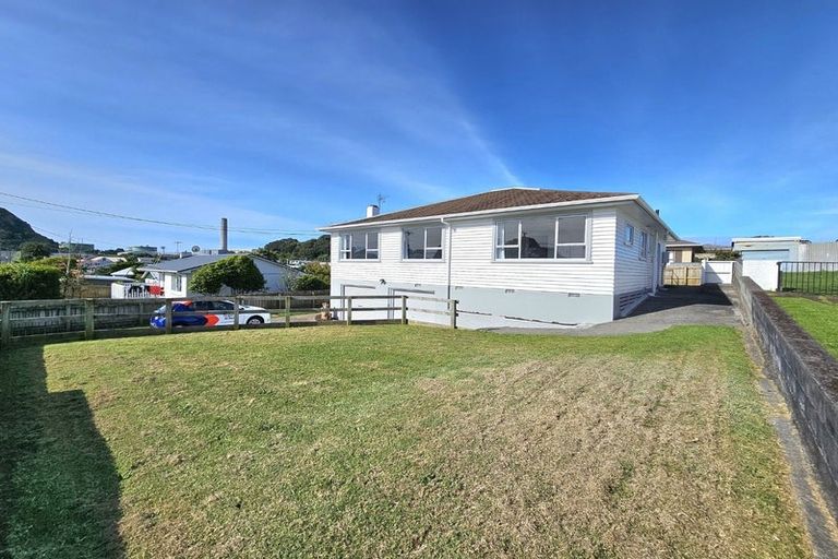 Photo of property in 10 Paritutu Road, Spotswood, New Plymouth, 4310