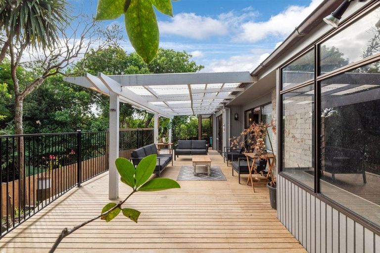 Photo of property in 10 Portsea Place, Chatswood, Auckland, 0626