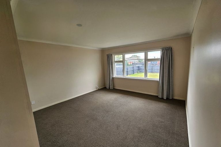 Photo of property in 11 Grimseys Road, Redwood, Christchurch, 8051
