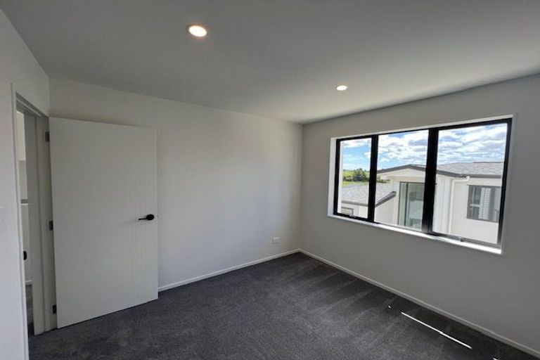 Photo of property in 38b Mcwhirters Farm Lane, Massey, Auckland, 0614