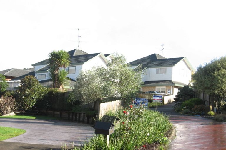 Photo of property in 2/33 Stewart Gibson Place, Manurewa, Auckland, 2105