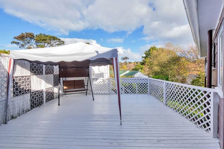 Photo of property in 8 Charnley Grove, Glenfield, Auckland, 0629