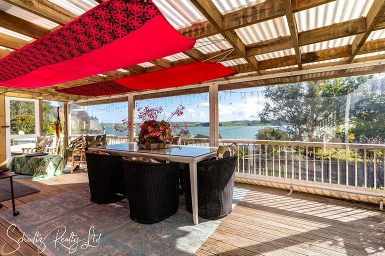 Photo of property in 10 Oxford Street, Whakapirau, Maungaturoto, 0583