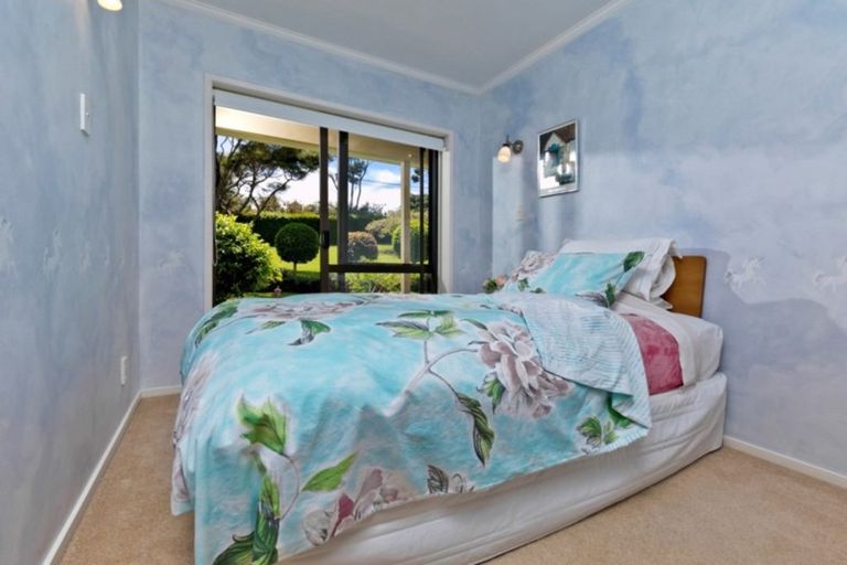 Photo of property in 5 Emily Lane, Greenhithe, Auckland, 0632
