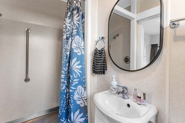 Photo of property in 1 Burgess Street, Te Aroha, 3320