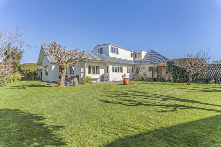 Photo of property in 3 Waiwera Place, Merrilands, New Plymouth, 4312