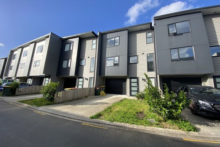 Photo of property in 16/5 Perekia Street, Albany, Auckland, 0632