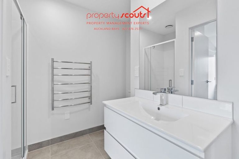 Photo of property in 2/1 Fruitvale Road, New Lynn, Auckland, 0600