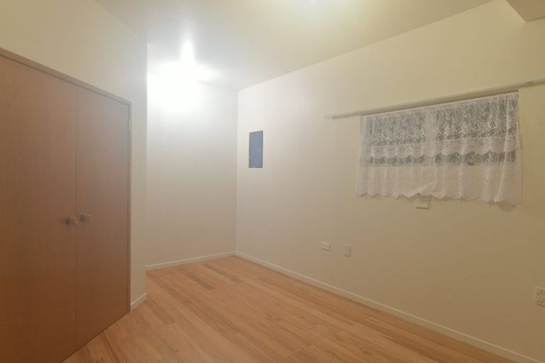 Photo of property in 32 Te Atatu Road, Te Atatu South, Auckland, 0610