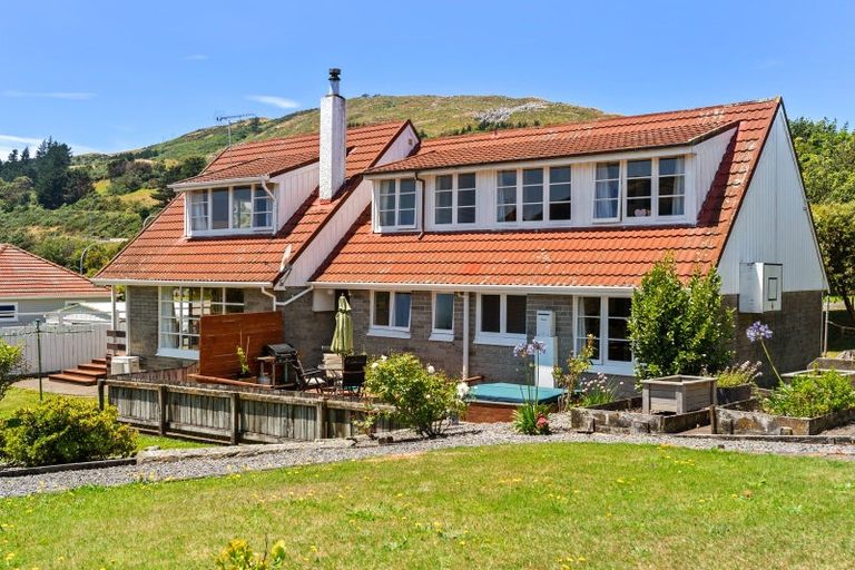 Photo of property in 61 Ranui Terrace, Tawa, Wellington, 5028