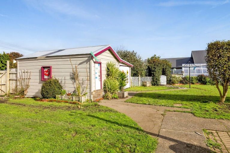 Photo of property in 1 Campbell Street, Hawera, 4610