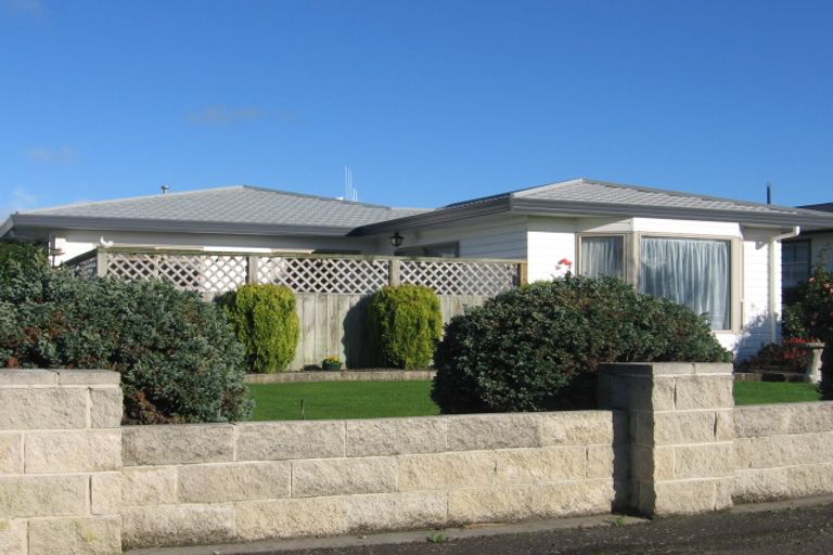 Photo of property in 12 Wood Street, Takaro, Palmerston North, 4410