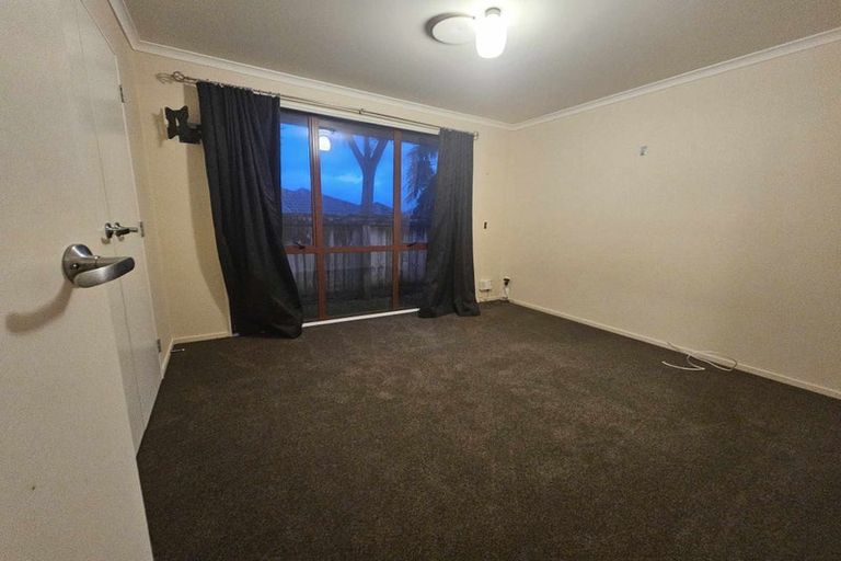 Photo of property in 37 Mcewen Crescent, Riverstone Terraces, Upper Hutt, 5018
