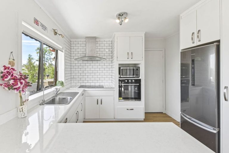 Photo of property in 1/170 Stapleford Crescent, Browns Bay, Auckland, 0630