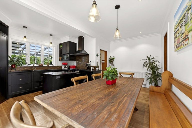 Photo of property in 77 Pahiatua Street, Hokowhitu, Palmerston North, 4410