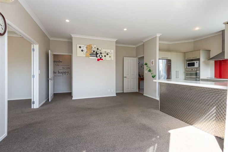 Photo of property in 6a Lake Terrace Road, Burwood, Christchurch, 8061