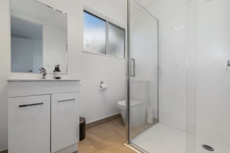 Photo of property in 3/24a Waimumu Road, Massey, Auckland, 0614