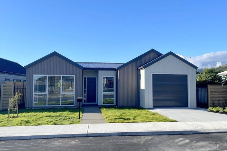 Photo of property in 2 Rotoiti Place, Paraparaumu, 5032