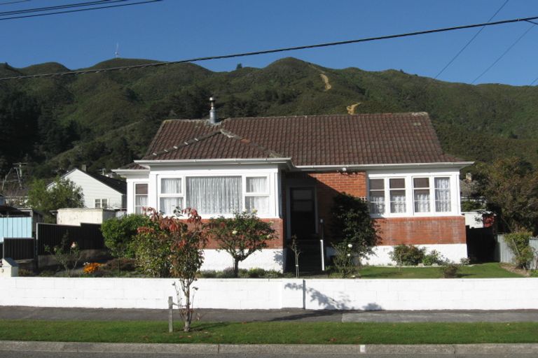 Photo of property in 3 Feist Street, Naenae, Lower Hutt, 5011