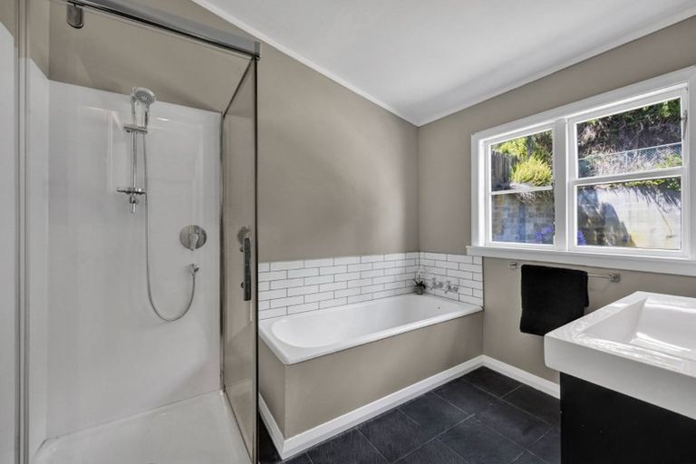 Photo of property in 95 Awanui Street, Merrilands, New Plymouth, 4312