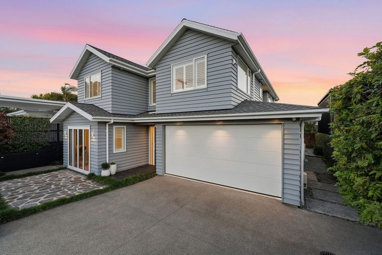 Photo of property in 17a Lake Pupuke Drive, Takapuna, Auckland, 0622