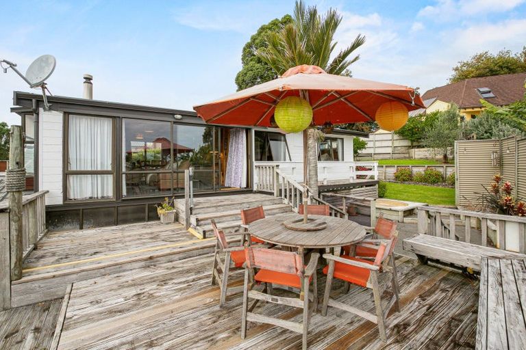 Photo of property in 10 Kaitake Place, Oakura, 4314