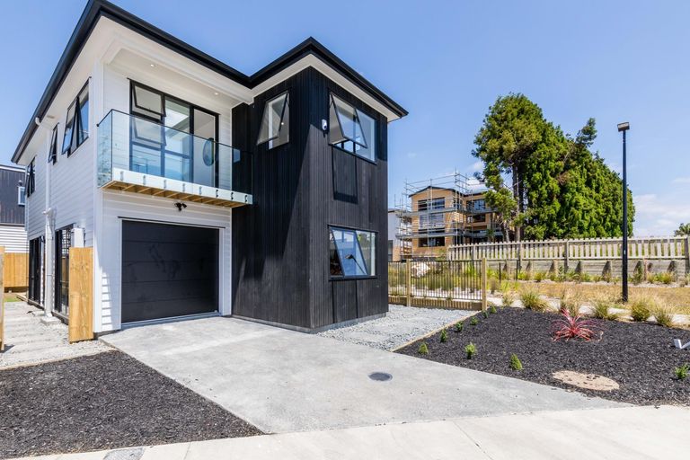 Photo of property in 72 Craigs Way, Hobsonville, Auckland, 0616