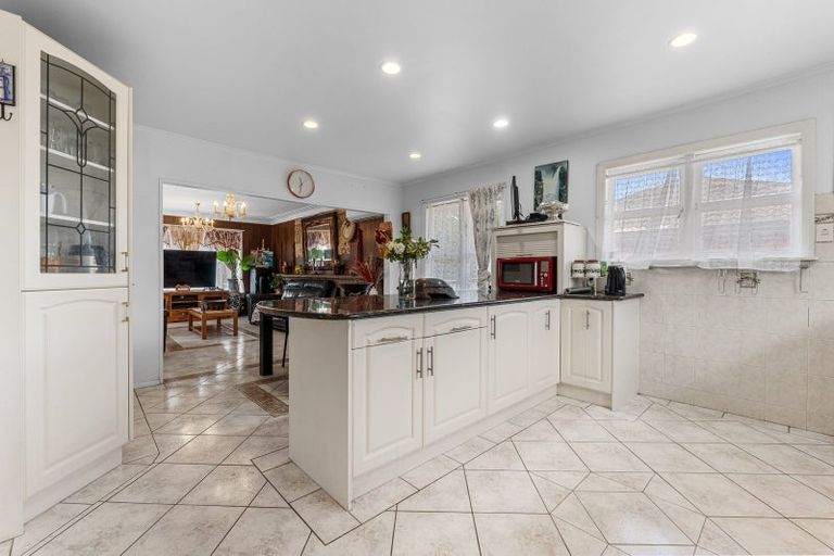 Photo of property in 10 Brains Road, Kelston, Auckland, 0602