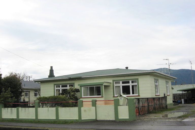 Photo of property in 185 Commercial Street, Takaka, 7110