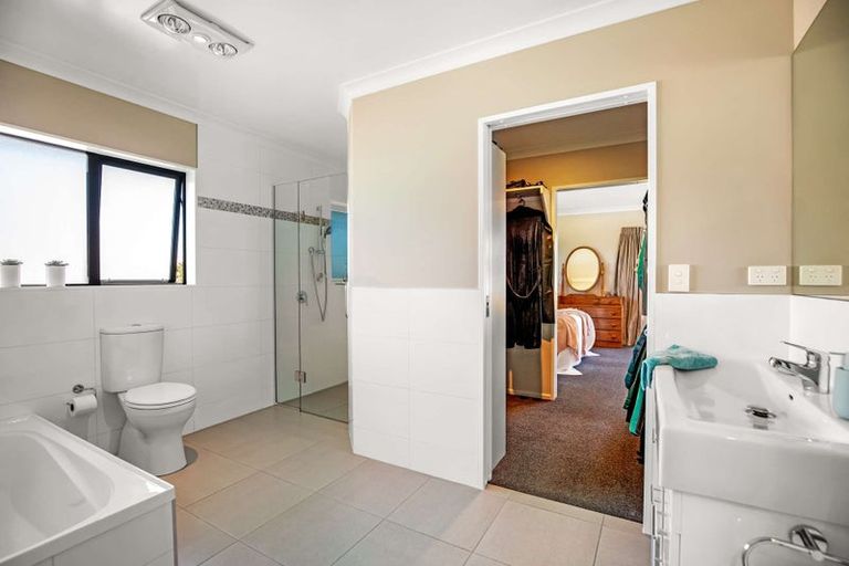 Photo of property in 105 Winchester Street, Levin, 5510