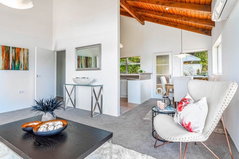 Photo of property in 2/38 Ravenwood Drive, Forrest Hill, Auckland, 0620