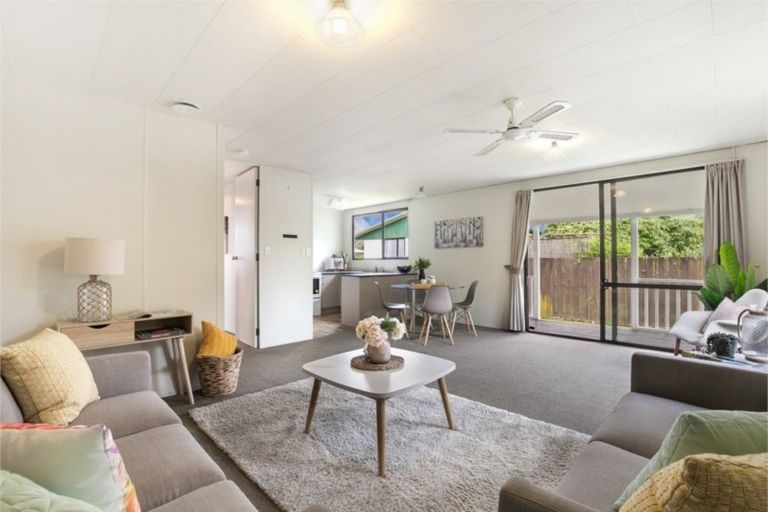 Photo of property in 2/88c Kelvin Road, Papakura, 2110