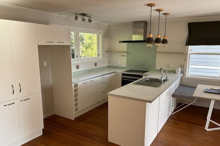 Photo of property in 30 Atkinson Road, Titirangi, Auckland, 0604