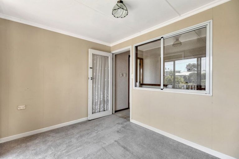 Photo of property in 6 Rospeath Crescent, Spotswood, New Plymouth, 4310