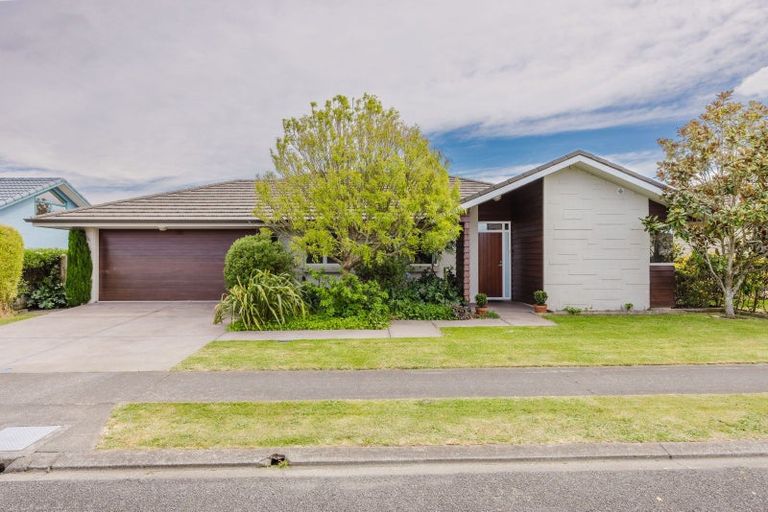 Photo of property in 11 Belgrove Drive, Waipukurau, 4200